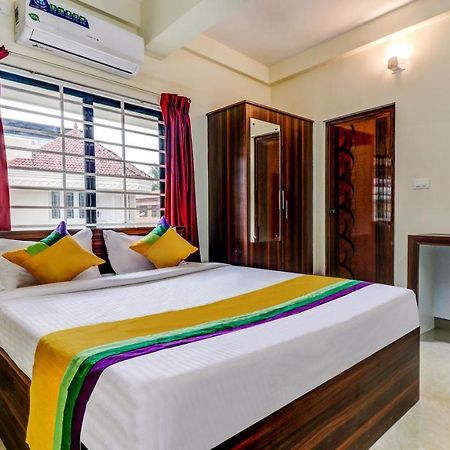Itsy Hotels Rain Tulsi Stayz, Palarivattom Junction Kochi Kültér fotó
